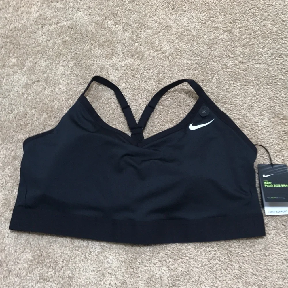 NWT! NIKE Size 2X black padded sports bra